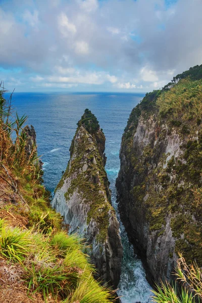 Sao Miguel Adası Azores Portekiz Kayalarıyla Atlantik Okyanusu Manzarası — Stok fotoğraf