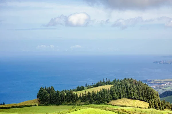 Dağlardaki Panorama Manzarası Vadiler Sao Miguel Adasının Deniz Kıyıları Azores — Stok fotoğraf