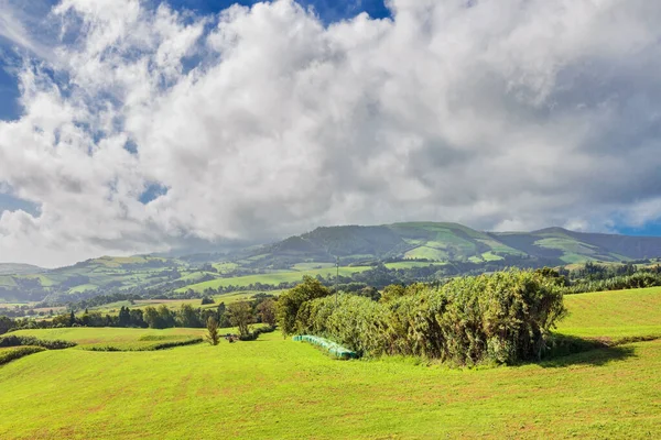 緑の丘陵の谷の風景サンミゲル島アゾレス諸島 ポルトガル — ストック写真