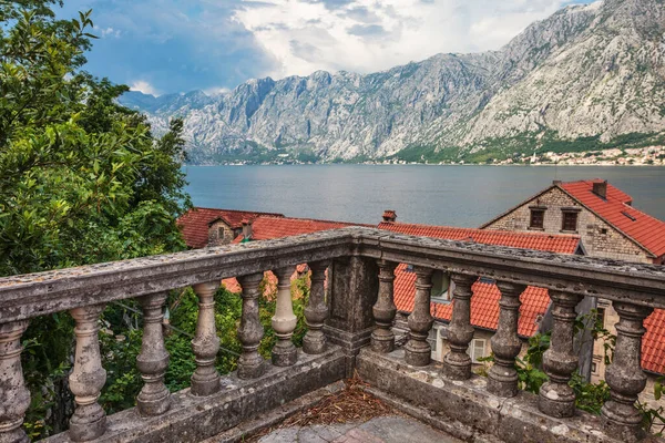 Eski Şehir Prcanj Deniz Dağlar Our Lady Doğuşu Kilisesi Yakınındaki — Stok fotoğraf