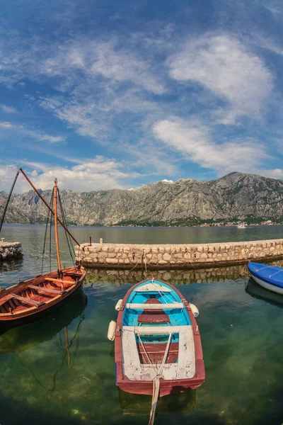 Una Pequeña Bahía Con Botes Kotor Montenegro — Foto de Stock