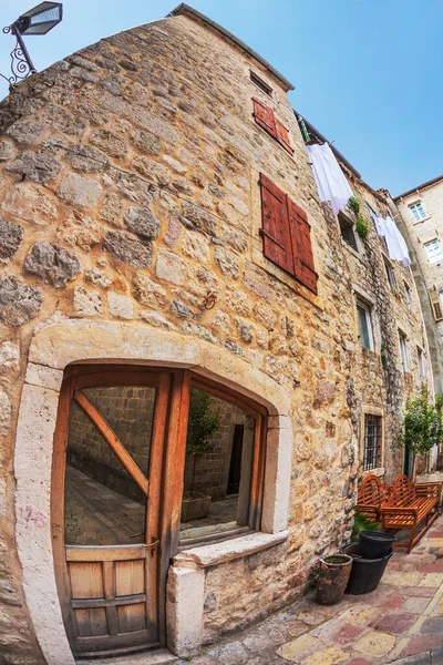 Occhio Pesce Sguardo Lente Della Città Vecchia Sfondo Cielo Kotor — Foto Stock