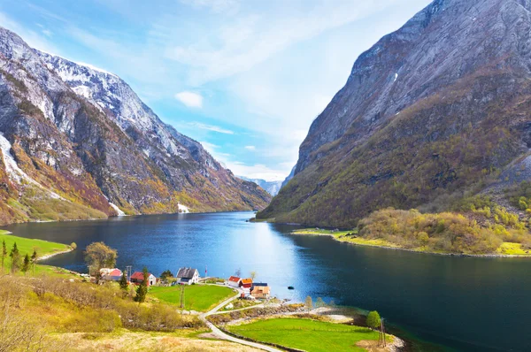 Naeroyfjord - ソグン ・ og オ ・ フィヨーラネ県地域でのフィヨルドの風景. — ストック写真