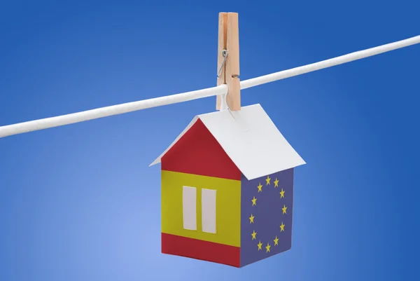 Spanje, Spaans en eu-vlag op papier huis — Stockfoto