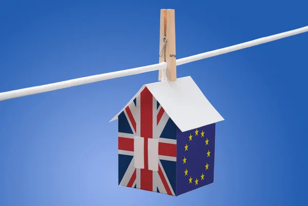 Britain, britain and EU flag on paper house — Stock Photo, Image