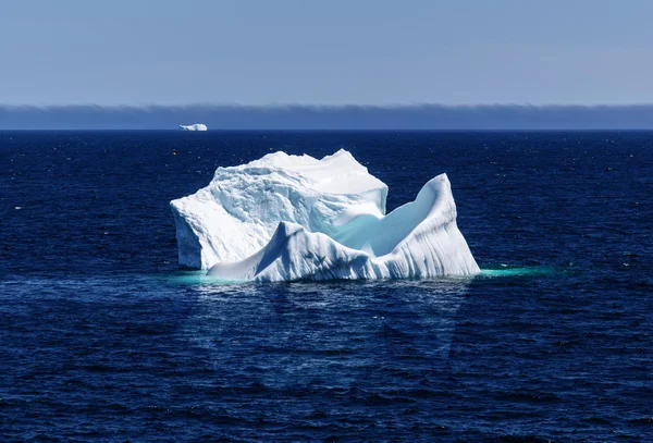 Isberg i havet — Stockfoto