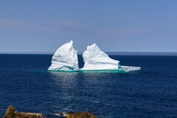 Iceberg en el mar —  Fotos de Stock