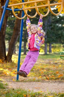 Çocuk oyun bahçesinde