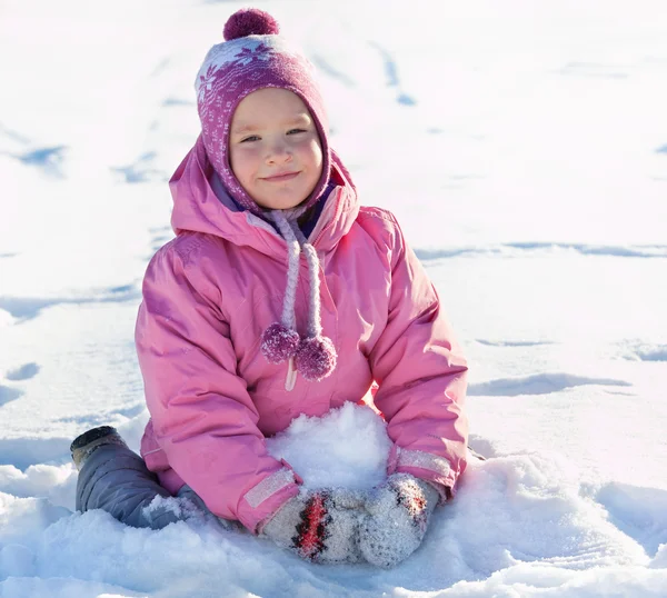 Flicka på vintern — Stockfoto