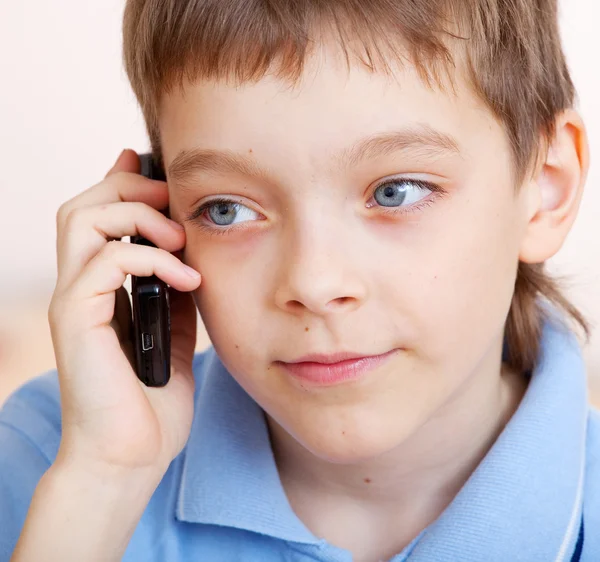 Boy, talking on the phone — Stock Photo, Image