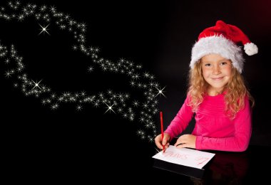 Kız Noel Baba 'ya mektup yazıyor.