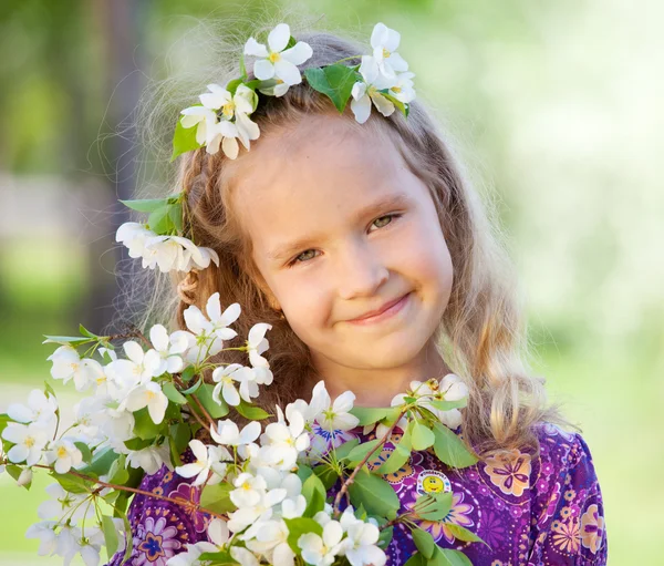 Child at spring park — Stock Photo, Image