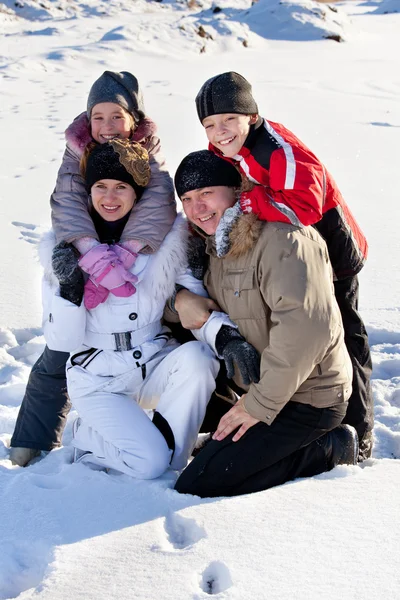 Famille en hiver — Photo