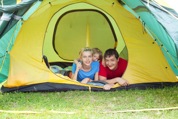 Família na tenda — Fotografia de Stock