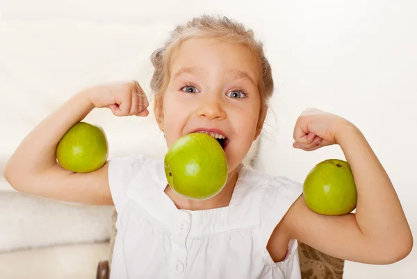 Niño con manzanas — Foto de Stock