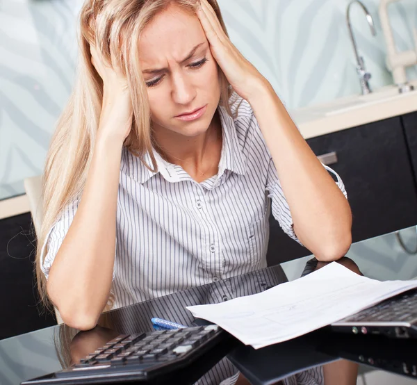 Sad woman looks at the bill — Stock Photo, Image