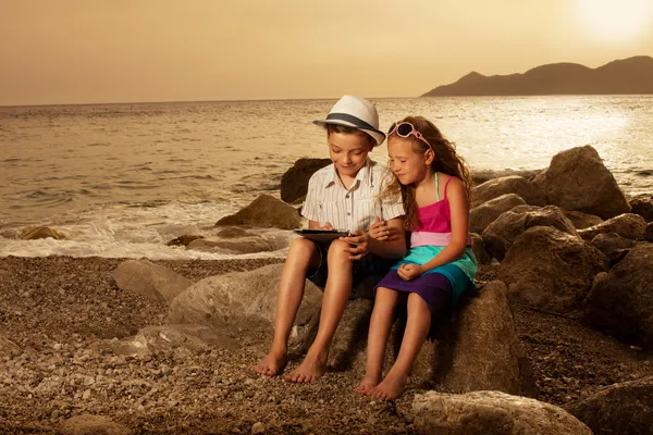 Bambini con tablet — Foto Stock