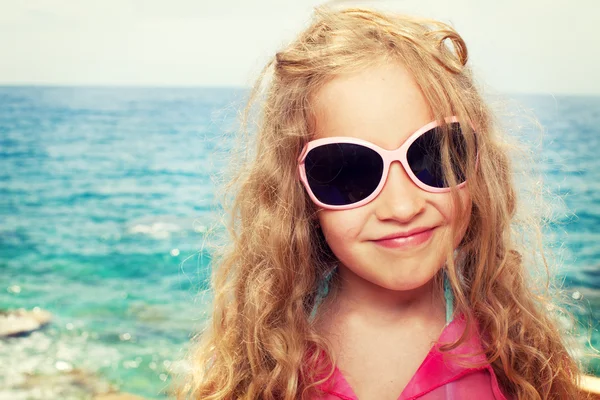 Bambino sulla spiaggia — Foto Stock