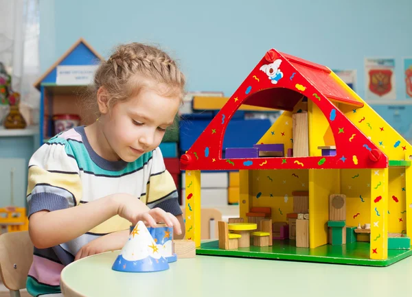 Bambino nella scuola materna — Foto Stock