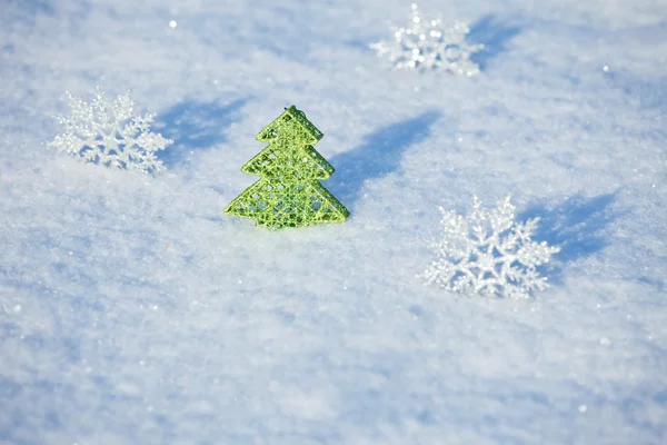 Árvore de natal na neve — Fotografia de Stock