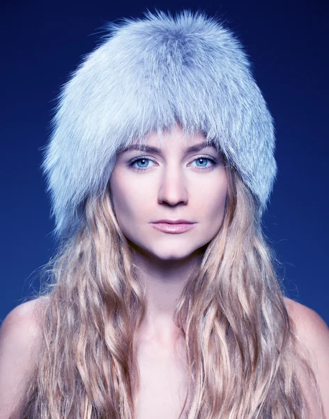 Woman at hat fur — Stock Photo, Image