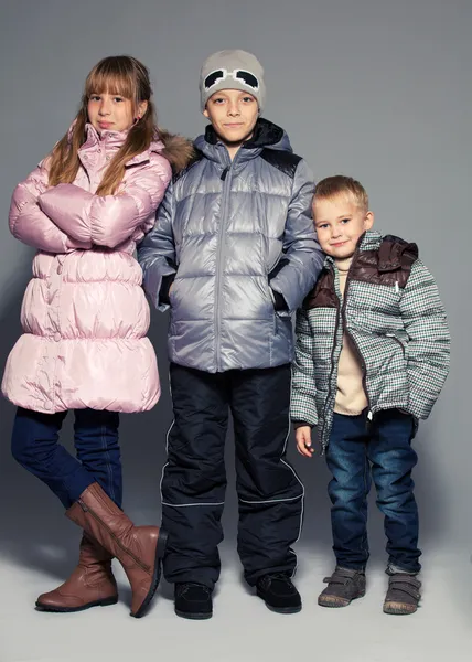 冬の服の子供たち — ストック写真