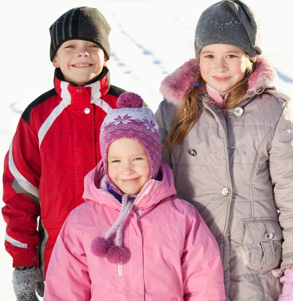 Kinder im Winter — Stockfoto