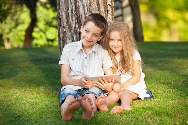 Children with tablet pc outdoors — Stock Photo, Image