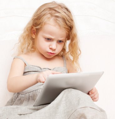 Tabletli çocuk