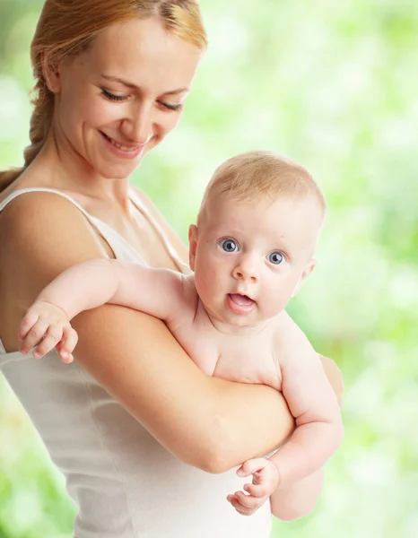 Moeder met baby — Stockfoto