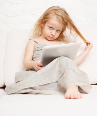 Tabletli çocuk