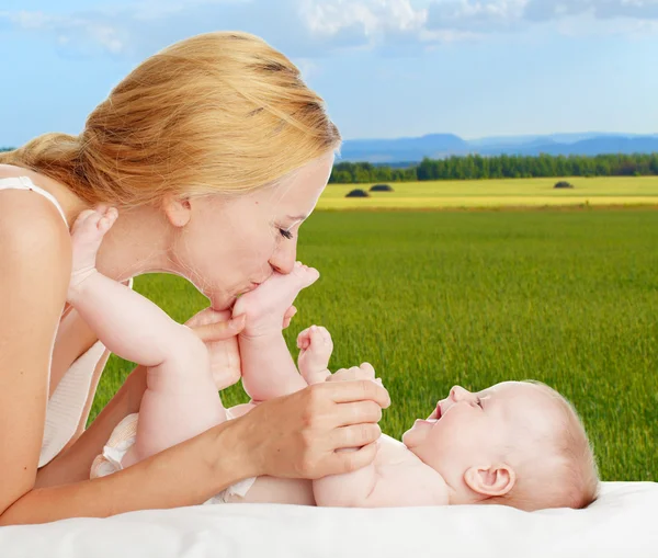 Mère avec bébé — Photo