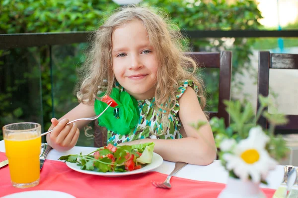 Bambino al caffè — Foto Stock