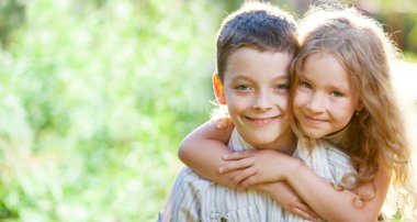 çocuklar açık havada