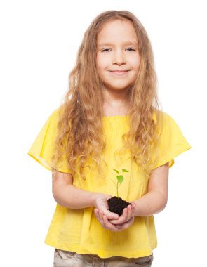 bir sleedling tutan çocuk