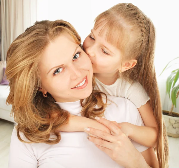 Família em casa — Fotografia de Stock