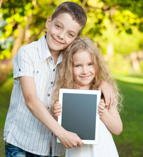 Children with tablet pc outdoors — Stock Photo, Image