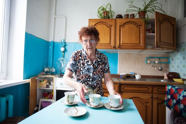 Elderly woman on the kitchen — Stock Photo, Image