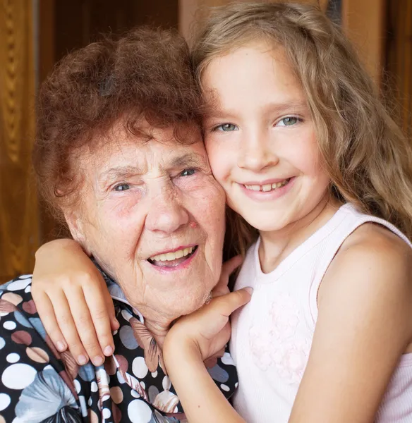 Donna anziana con pronipote — Foto Stock