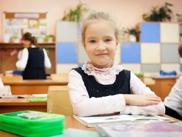 Meisje op het klaslokaal — Stockfoto