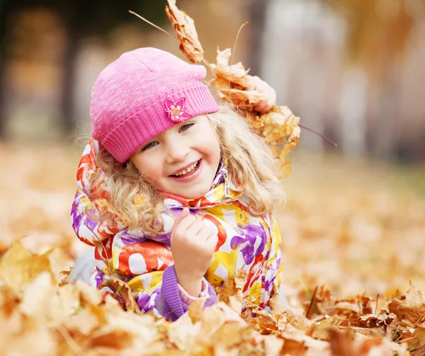 Chica en otoño — Foto de Stock