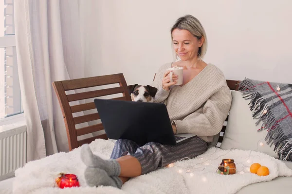 Happy Adult Lady Streaming Online Content Laptop Sitting Sofa Cozy — Stock Photo, Image