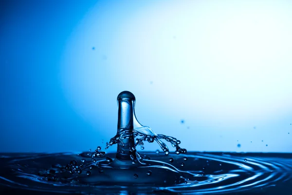 Water drop falling and colliding — Stock Photo, Image
