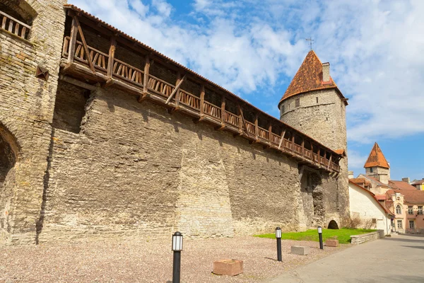 Średniowiecznych murów. Tallinn, estonia — Zdjęcie stockowe