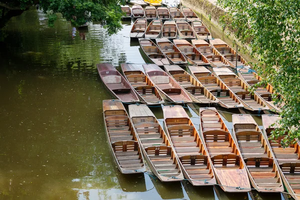 Łódkach pychówkach. Oxford, Wielka Brytania — Zdjęcie stockowe