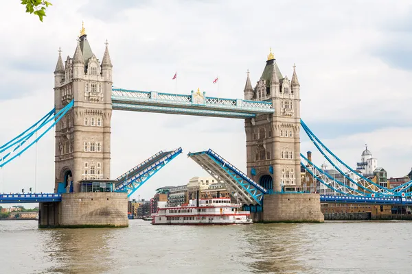 Tower Bridge. Londres, Inglaterra — Foto de Stock