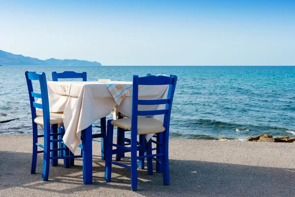 Chodniku kawiarnia w kissamos. Crete, Grecja — Zdjęcie stockowe