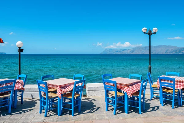 Tafels Met Stoelen Traditionele Griekse Taverne Kissamos Stad Aan Kust — Stockfoto