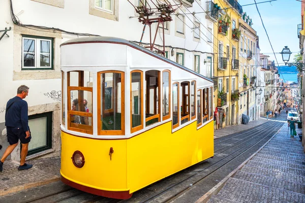 Lisbon Portugal September 2017 View Yellow Streetcar Bica Funicular Ascensor — Photo