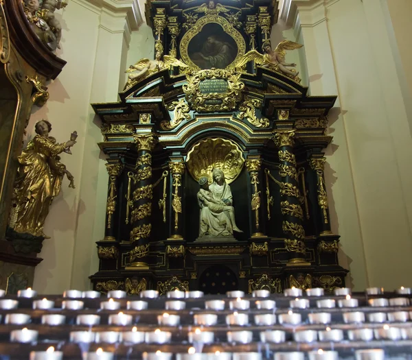 Igreja Católica detalhes do interior Fotos De Bancos De Imagens Sem Royalties